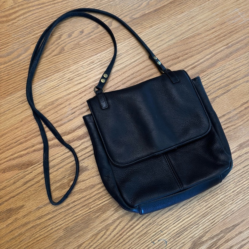 Fossil Pebbled Black Leather Shoulder Bag Crossbody Purse Flap Snap 8"x 8" Small